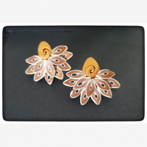 Ploymerclay brown and yellow stud